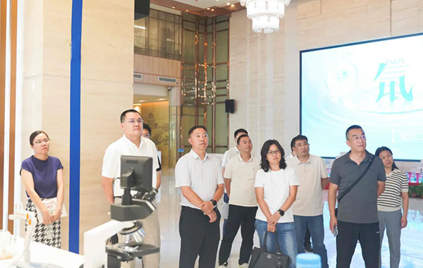 中国工程院战略咨询中心专家团队一行考察低氘水