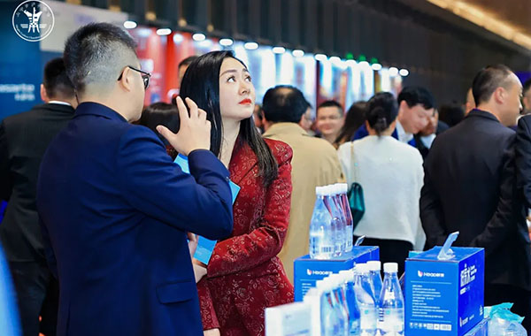 低氘水清 泸商情浓丨纳溪区委书记向千名泸商推介低氘水